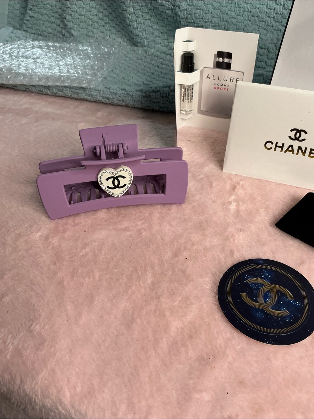 CHANEL Black & Lavender Eyeliner Set with Signature Packaging - Picture 9 of 9